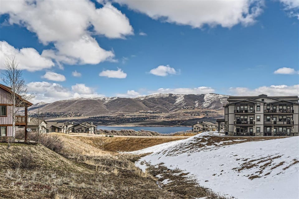 Helling Circle Hideaway 303 by SkyRun Park City Apartment in Jordanelle Reservoir