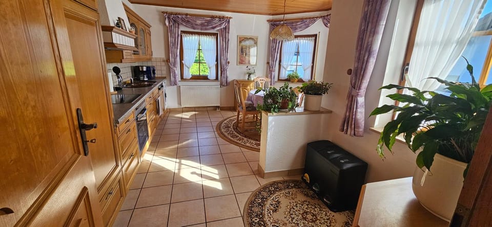 Kitchen or kitchenette, Seating area, Dining area, oven, pet friendly, stove