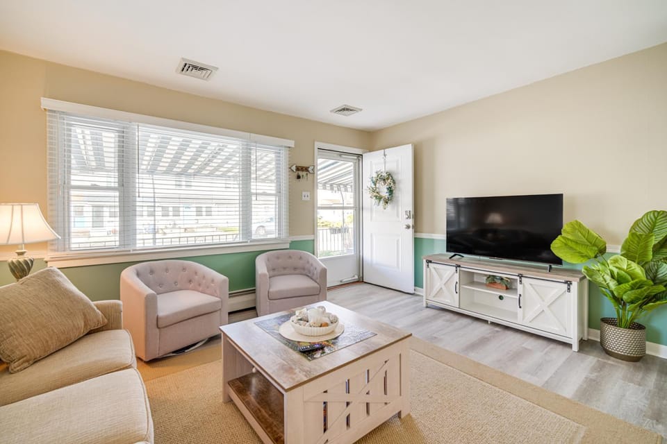 1 Block to Brigantine Beach: Breezy Home w/ Patio! House in Brigantine