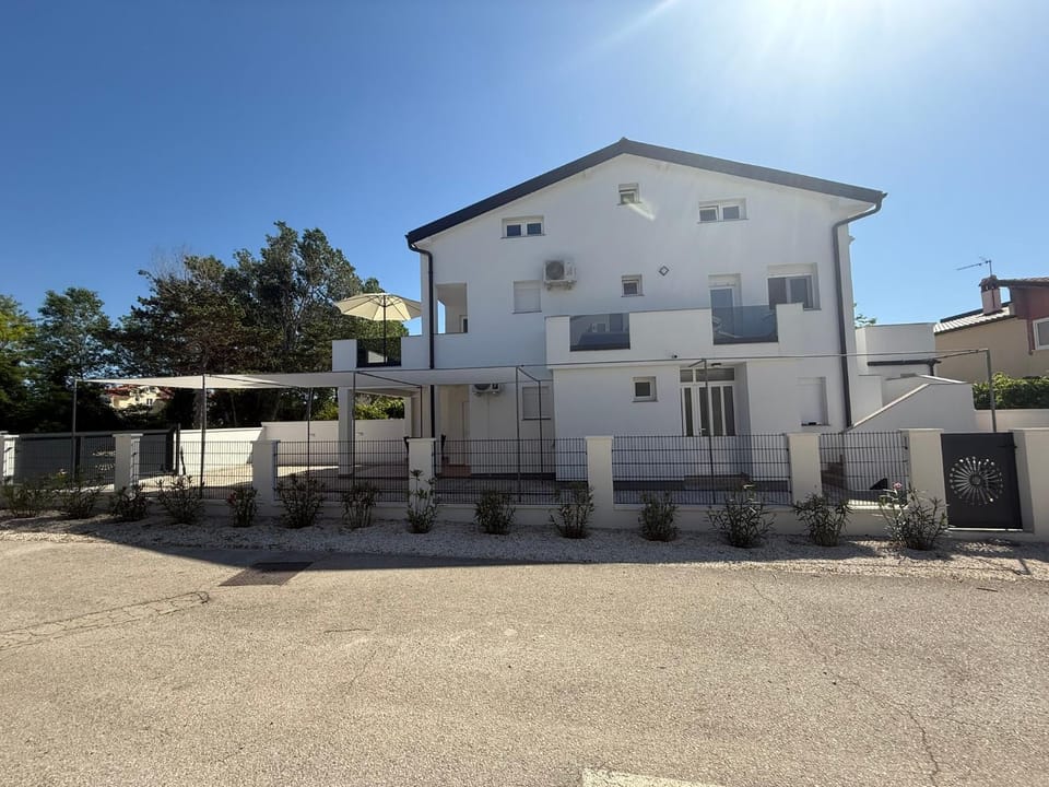 Property building, Day