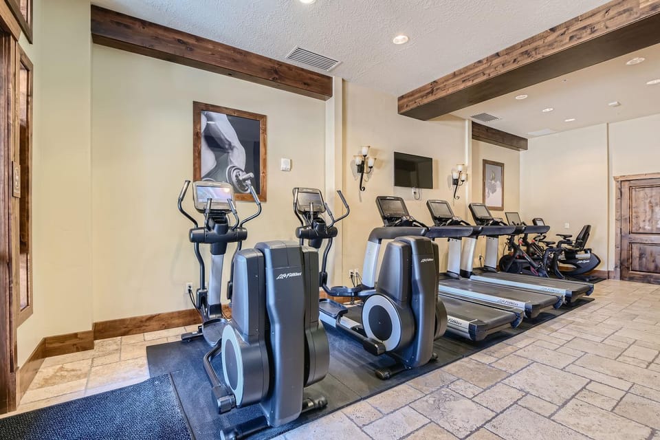 Park City Lux Dream Ski-In Out at Canyons Village! 521H by SkyRun Park City Apartment in Wasatch County
