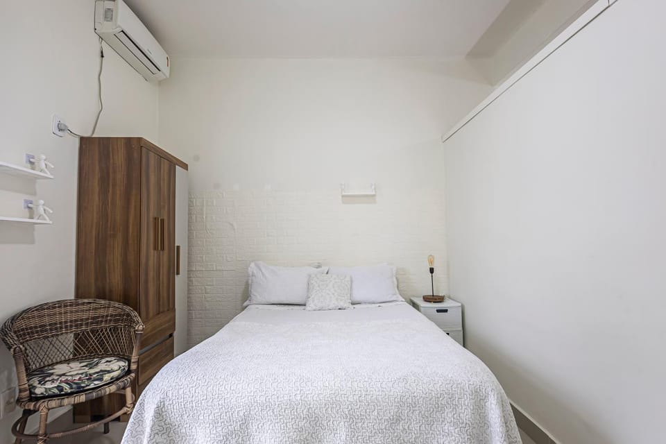 Bed, Bedroom, wardrobe, air conditioner