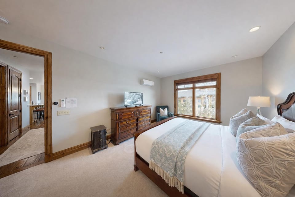 Strand Haus Ski In Ski Out at Canyons by SkyRun Park City Apartment in Wasatch County