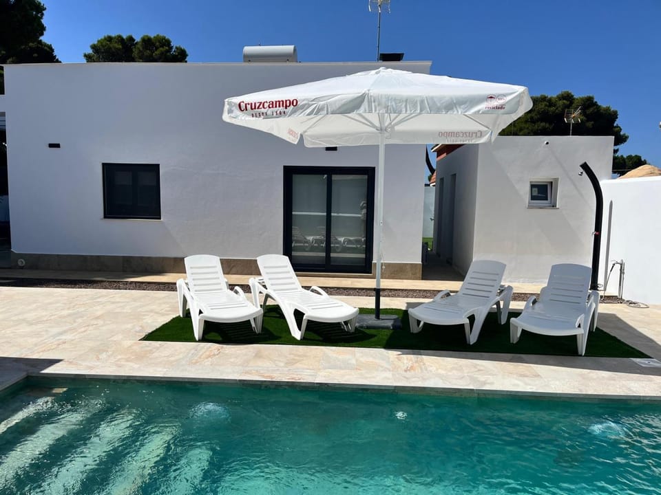 Pool view, Swimming pool, sunbed