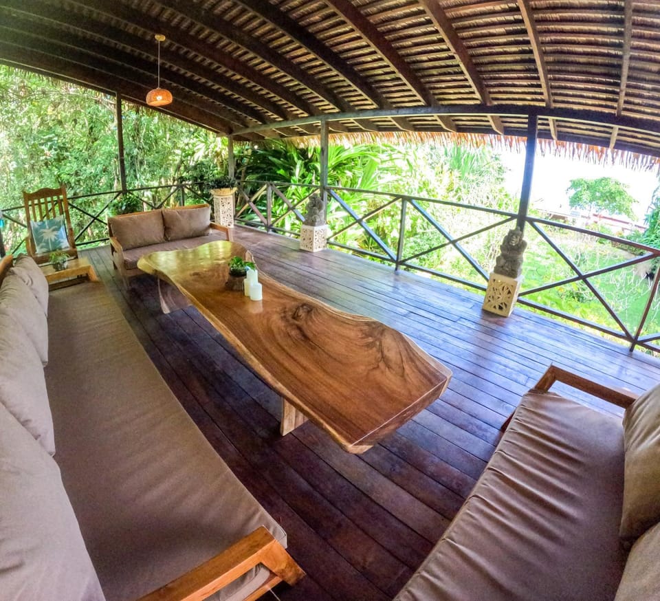 Red Frog Bungalows Ocean Resort Hotel in Bastimentos Island