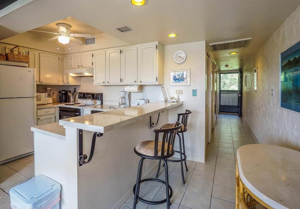 Casa De Emdeko Condo with Pool AC & Ocean Views House in Holualoa