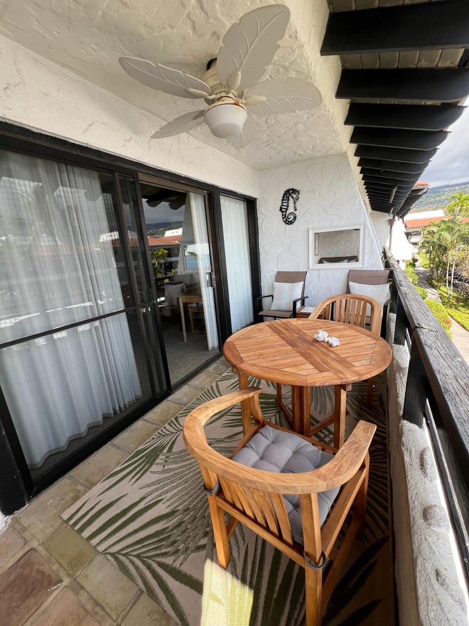 Casa De Emdeko Condo with Pool AC & Ocean Views House in Holualoa