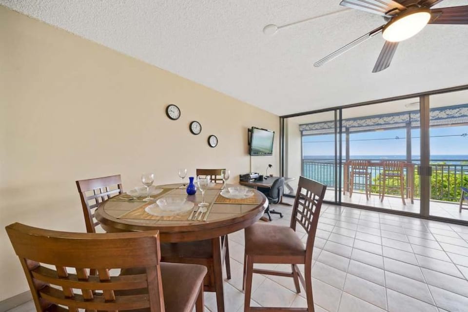 Kona Alii - Oceanview Pool Shops & Restaurants House in Holualoa