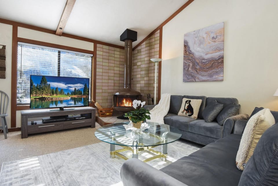 Valley View Bliss - Nearby Bike Trails & Beach House in Palisades Tahoe (Olympic Valley)