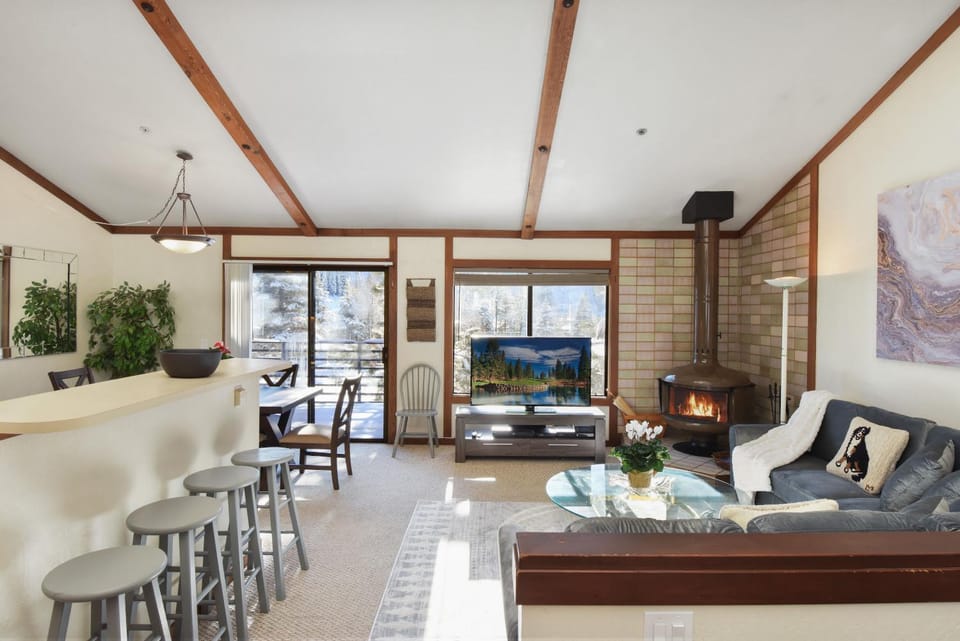 Valley View Bliss - Nearby Bike Trails & Beach House in Palisades Tahoe (Olympic Valley)