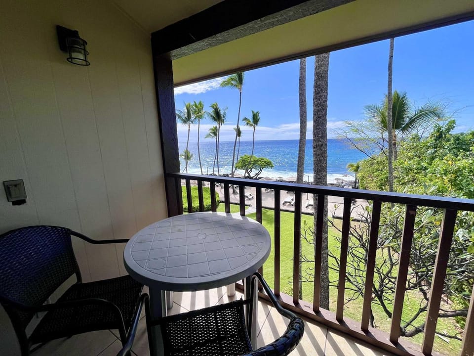 Kona Isle Oceanfront Condo House in Holualoa