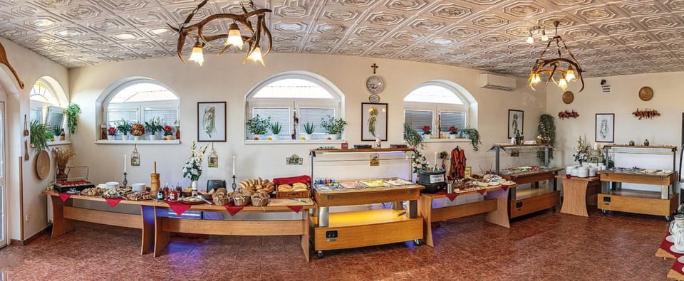Restaurant/places to eat, Food