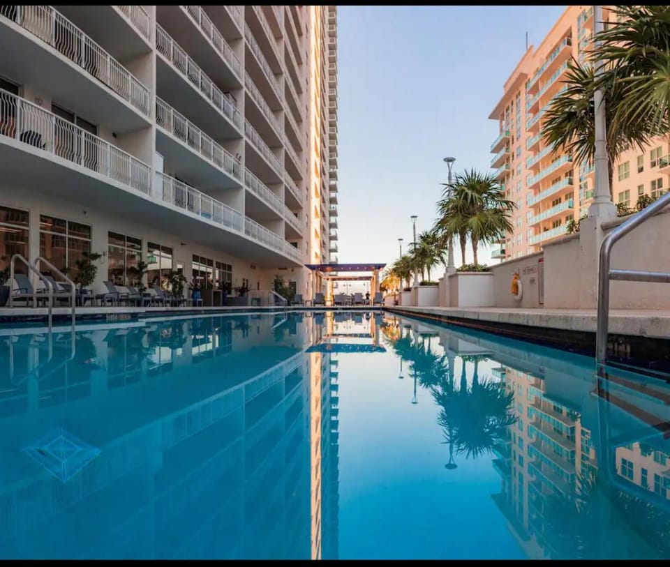 Brickell 1 Bed 1 Bath Free Parking Apartment in Brickell