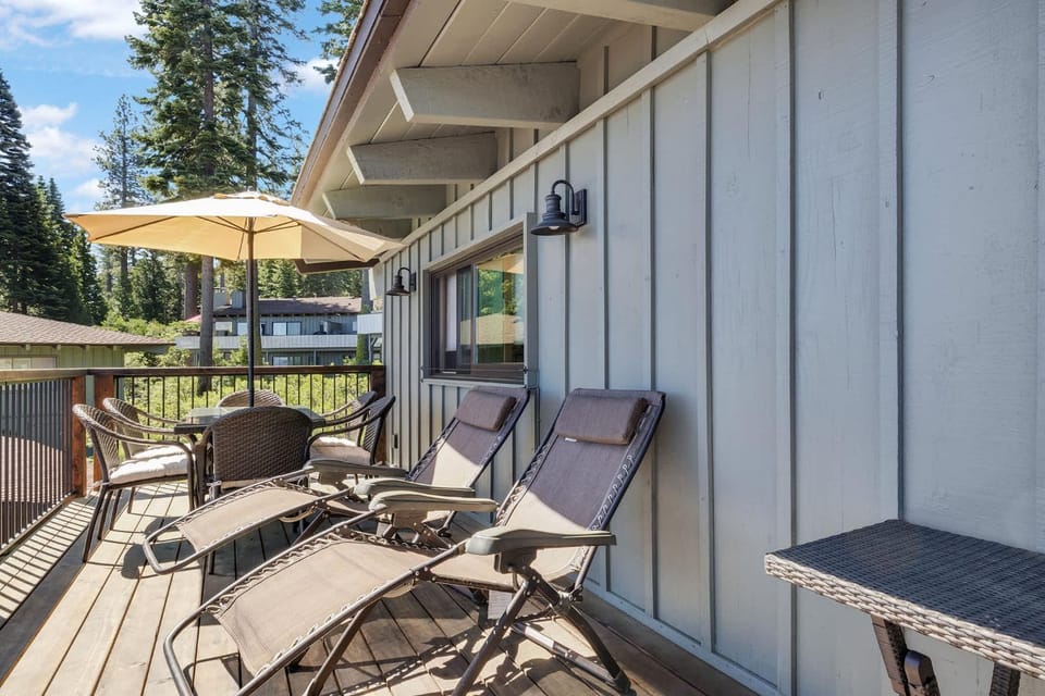 Waters Edge Jewel with Lake Views - HOA Access House in Lake Tahoe