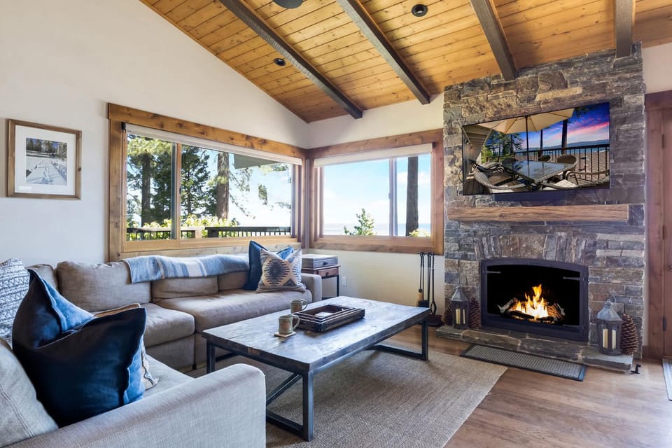 Waters Edge Jewel with Lake Views - HOA Access House in Lake Tahoe
