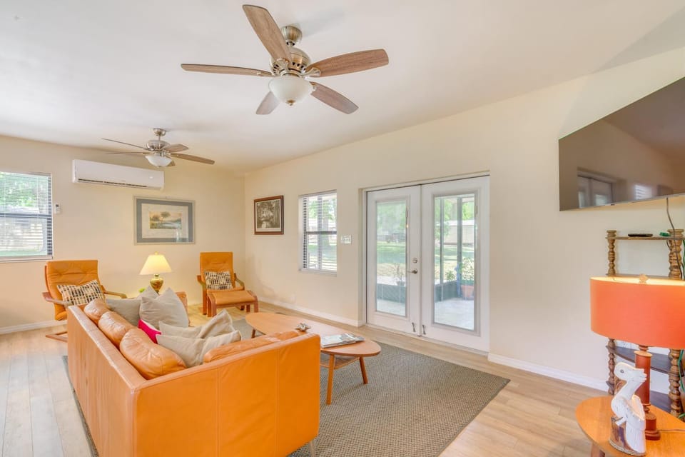 < 1 Mi to Lake Rousseau: Waterfront Home! House in Florida
