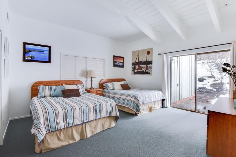 Waters Edge Vista - HOA Pool & Pier Access House in Lake Tahoe