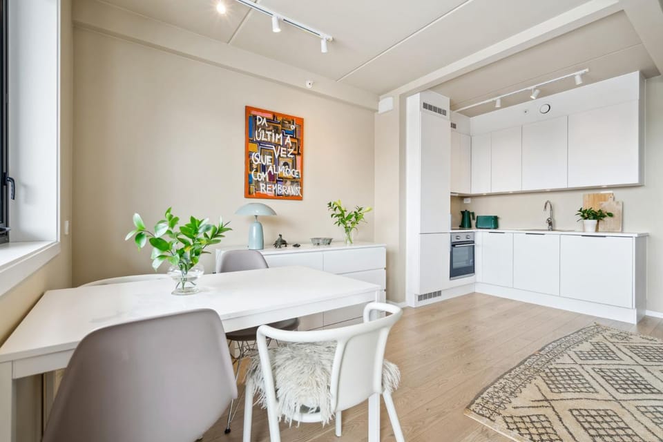 Kitchen or kitchenette, Dining area, oven, stove