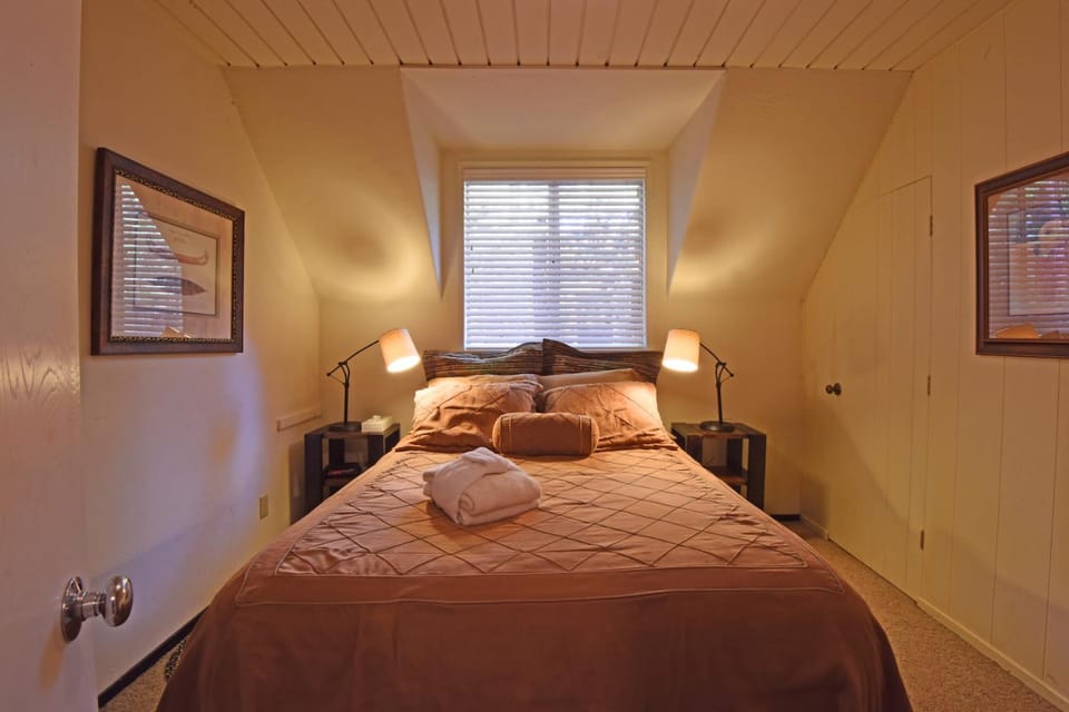 Woodland Chalet - 2 miles from Beach Access House in Lake Tahoe