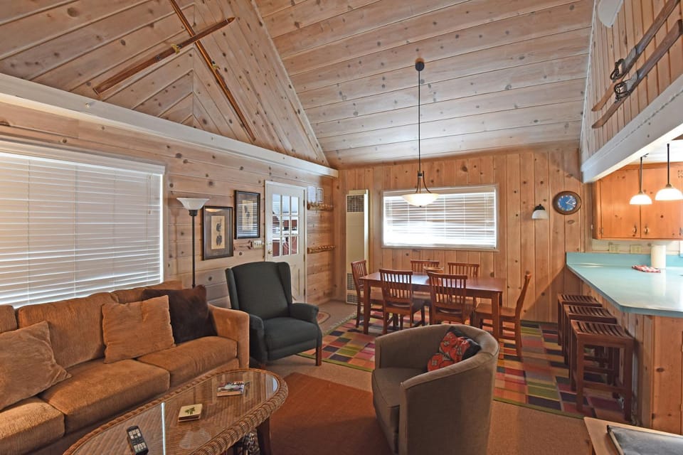 Woodland Chalet - 2 miles from Beach Access House in Lake Tahoe