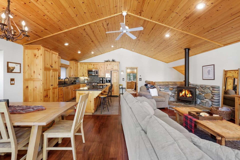 Alpine Gem Near Homewood Mountain House in Lake Tahoe