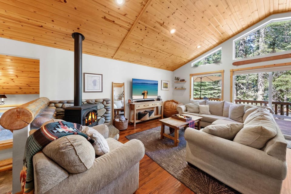 Alpine Gem Near Homewood Mountain House in Lake Tahoe