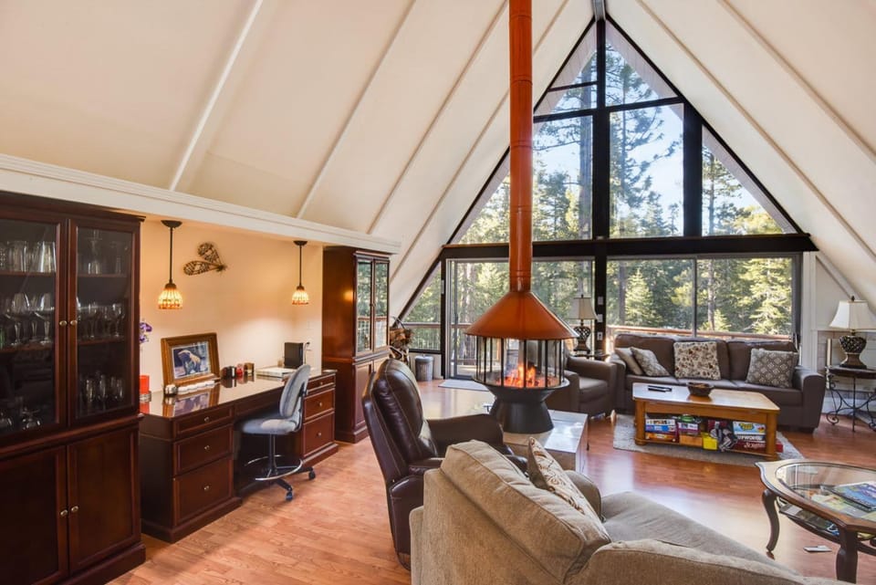 Woodside Hideout - Hop Away from Activities House in Lake Tahoe