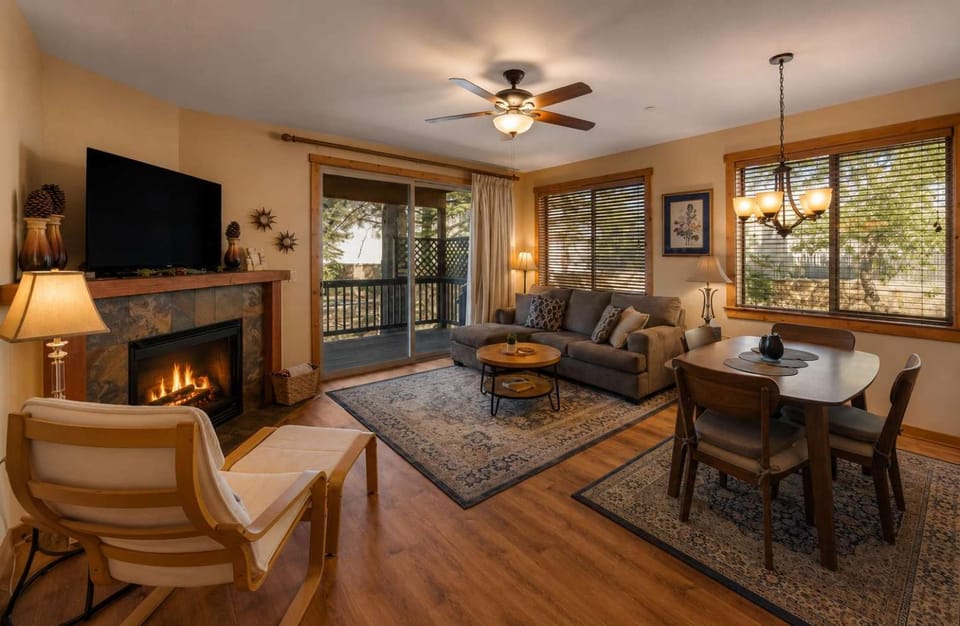 Alpine Way Lake & Sugar Bowl Resort House in Truckee