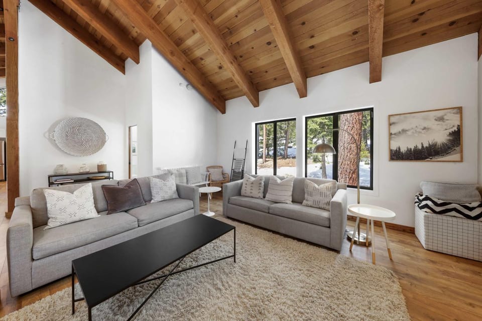 Bright & Modern Cabin Luxury Home in Carnelian Bay Cabin in Lake Tahoe