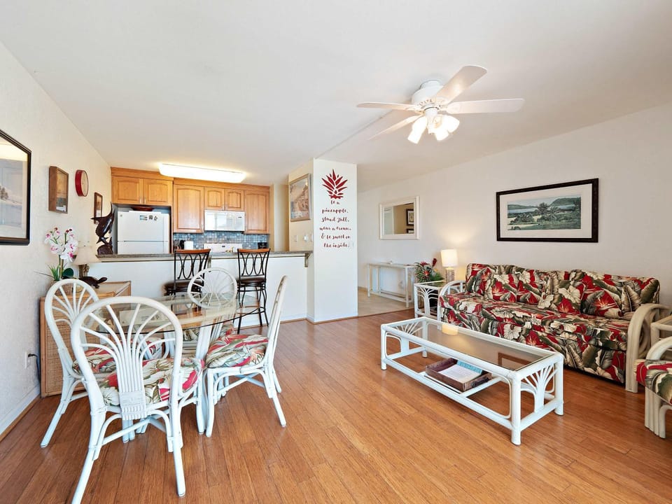 Kona Reef F2 - Charming Oceanfront Condo for 4 House in Holualoa