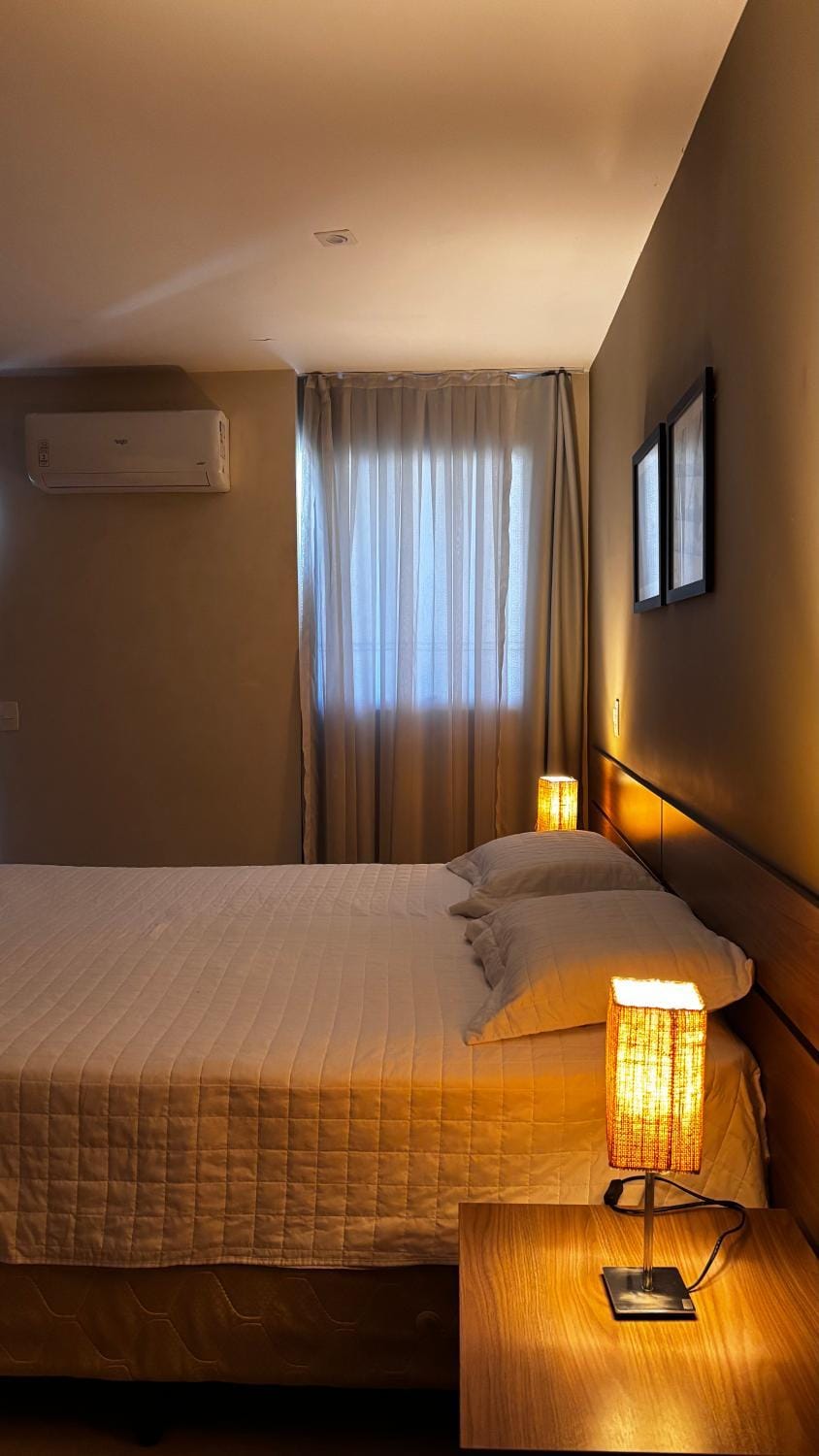 Studio com piscina e ar - 15 minutos do Galeão Apartment in Duque de Caxias
