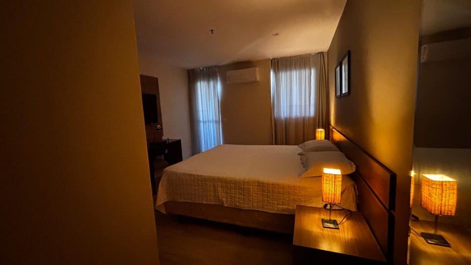 Studio com piscina e ar - 15 minutos do Galeão Apartment in Duque de Caxias