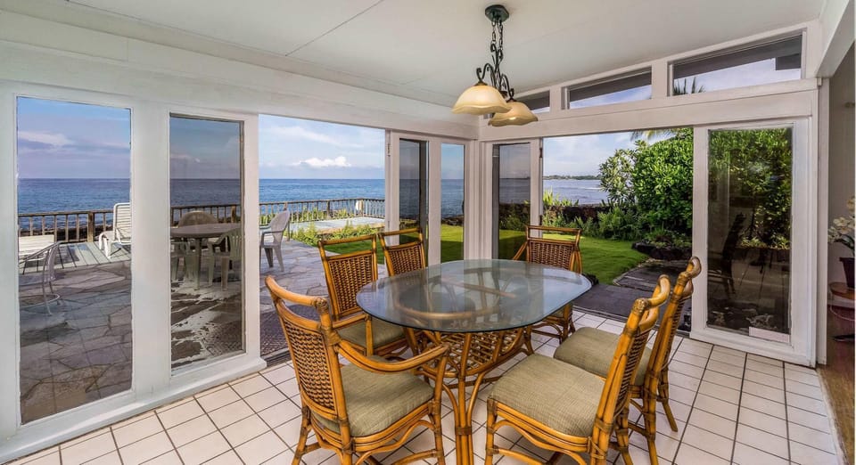 Kaikea Hale - Oceanfront Paradise House in Holualoa