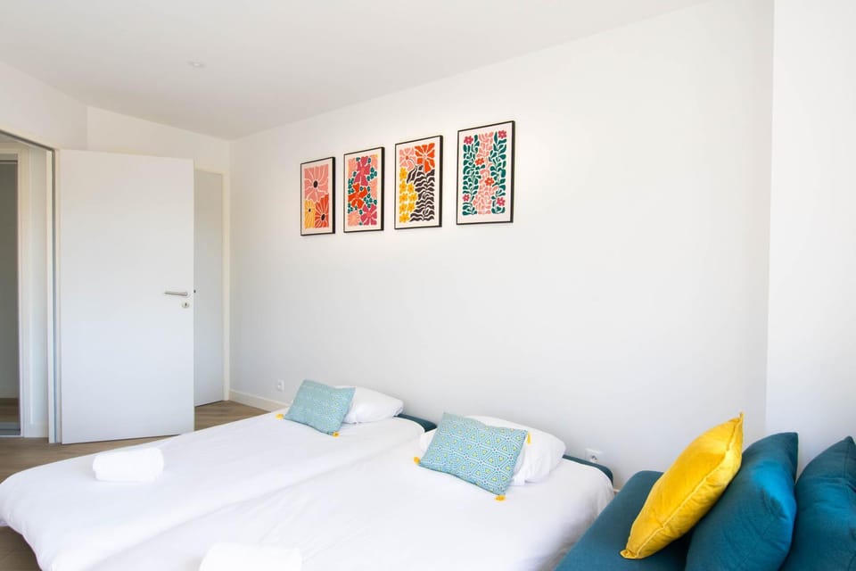 Bed, Living room