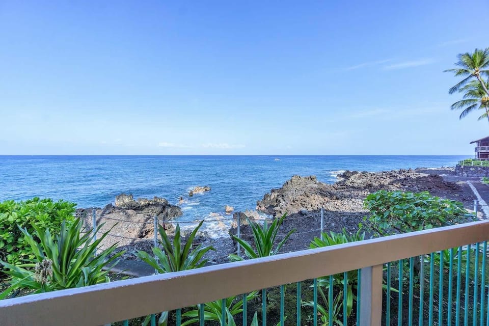 Oceanfront at the Kanaloa w AC House in South Kona