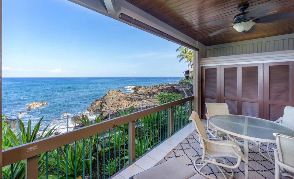 Oceanfront at the Kanaloa w AC House in South Kona