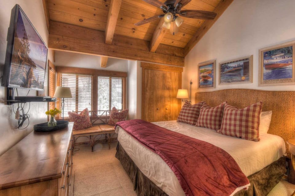 Granlibakken Retreat Near Tahoe Beach House in Tahoe City