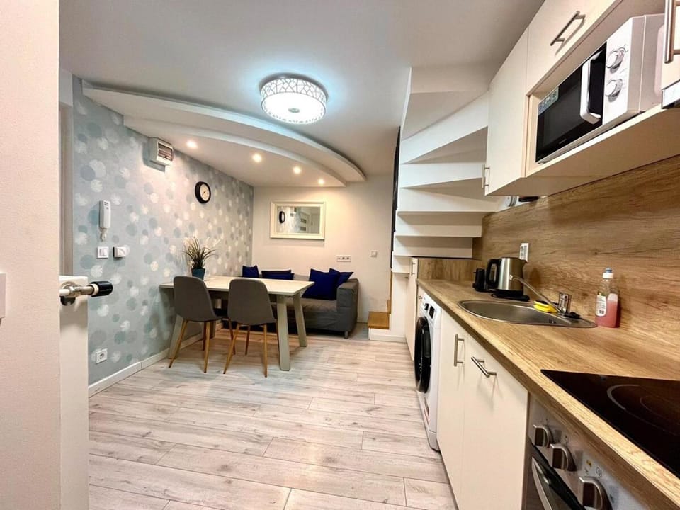 Cozy 2-bedroom Home in the Center Apartment in Budapest