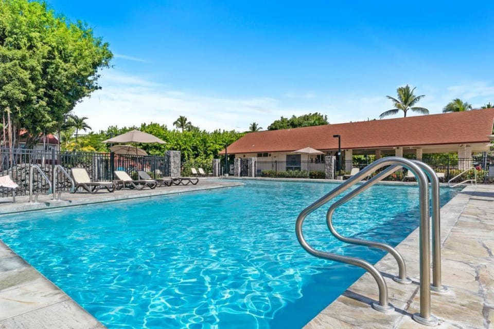 Big Island Keauhou Surf & Racquet 4-103 by Coldwell Banker Island Vacations Apartment in Big Island