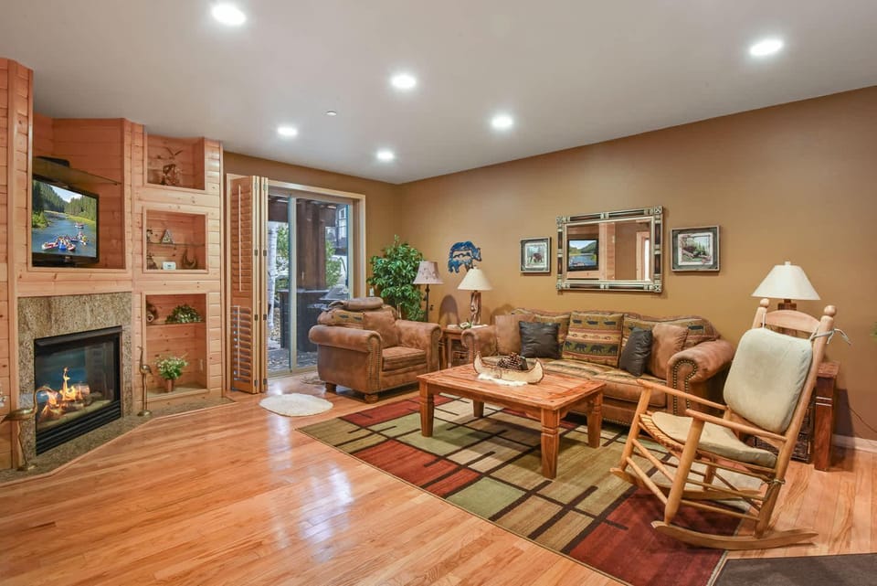 Crystal Charm Amazing 3 BDR Condo Close to Beaches Casinos & Skiing House in Crystal Bay