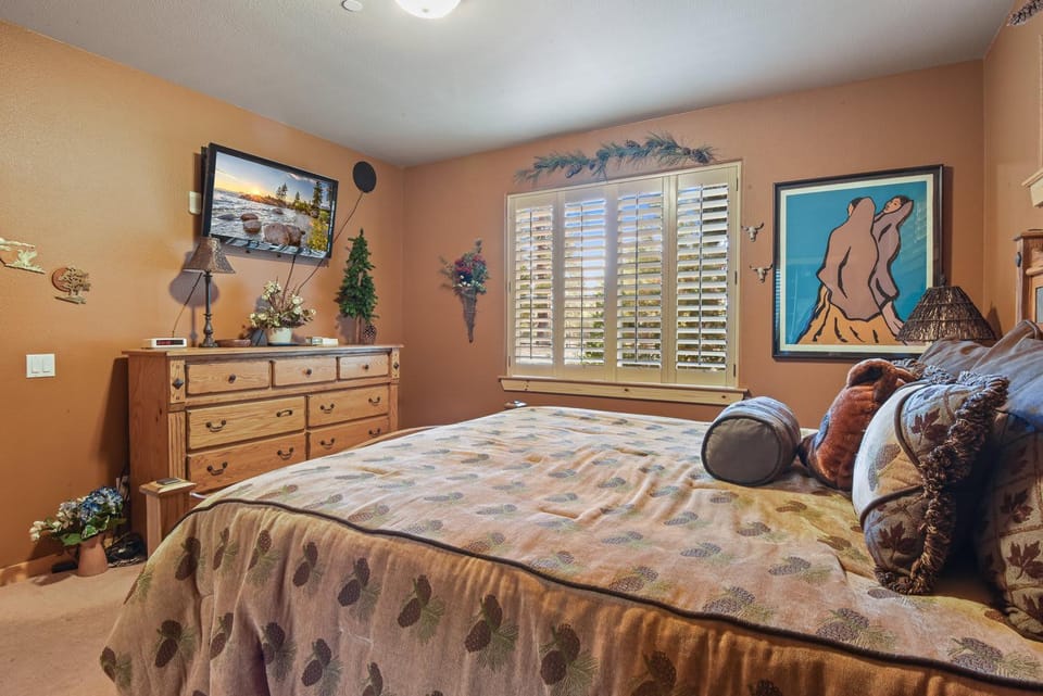 Crystal Charm Amazing 3 BDR Condo Close to Beaches Casinos & Skiing House in Crystal Bay