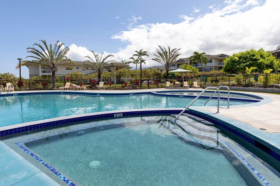 Hawaiian Getaway with Pool and Hot Tub House in Big Island