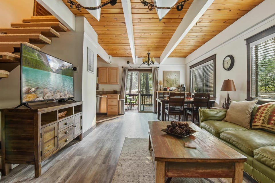 Incline Cottage Year-Round Outdoor Fun House in Incline Village