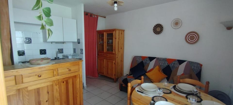 Apt de charme 4 pers, vue port, location idéale Apartment in Gruissan