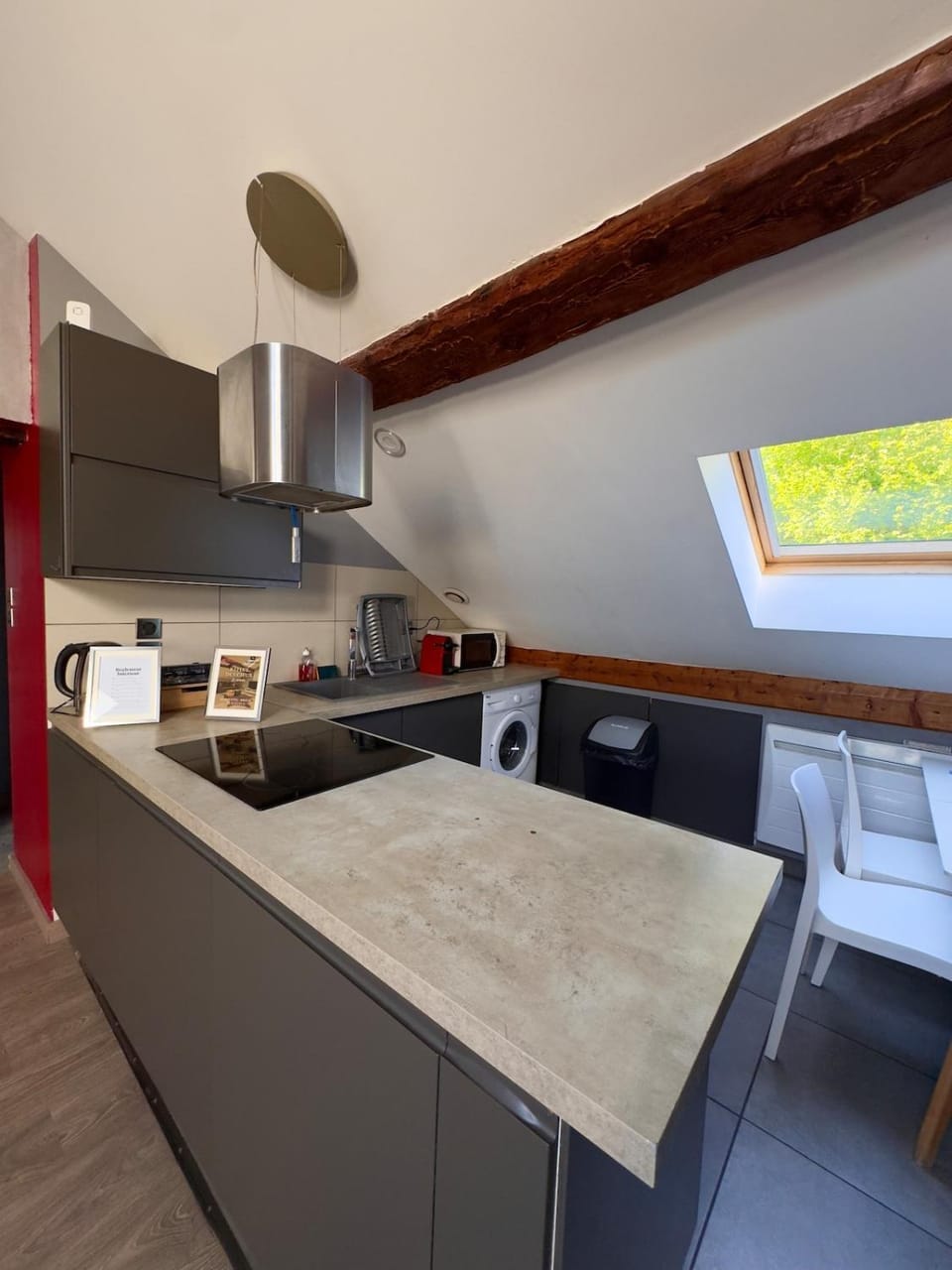 Kitchen or kitchenette, Dining area, stove