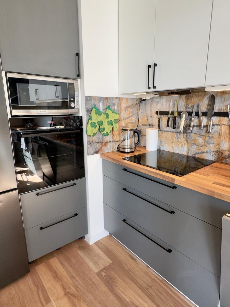 Kitchen or kitchenette, dishwasher, oven, pet friendly, stove