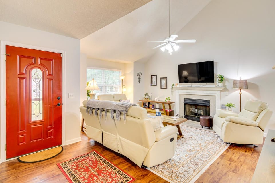 Deck and Yard Savannah Area Retreat! House in Pooler