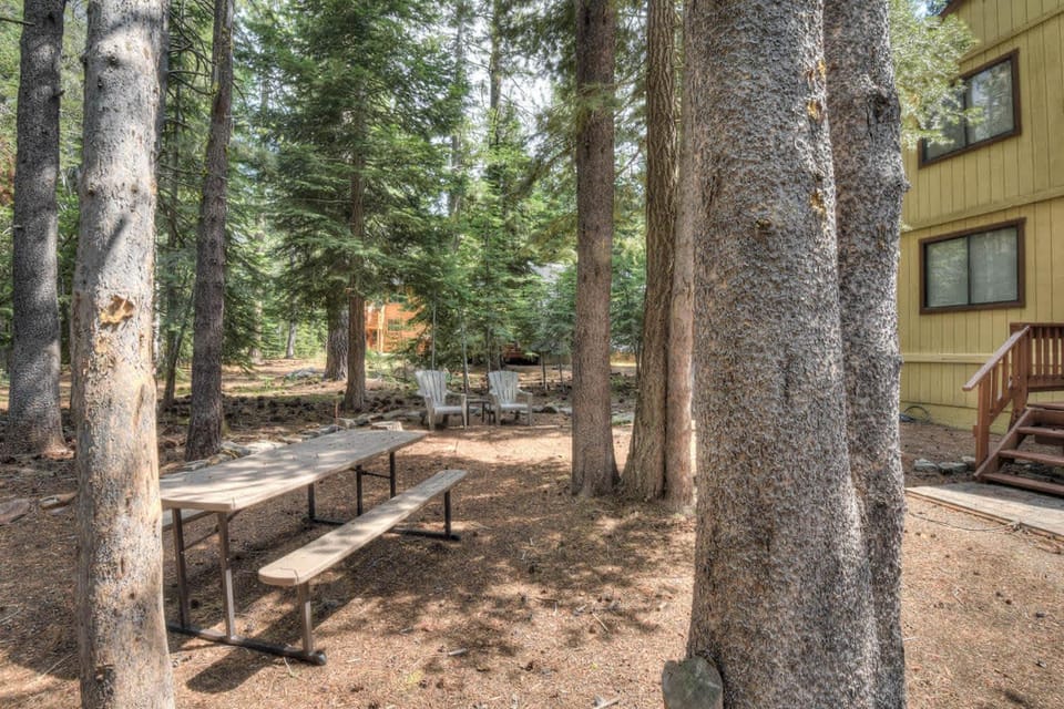 Glacier Forest Getaway HOA Access House in Truckee