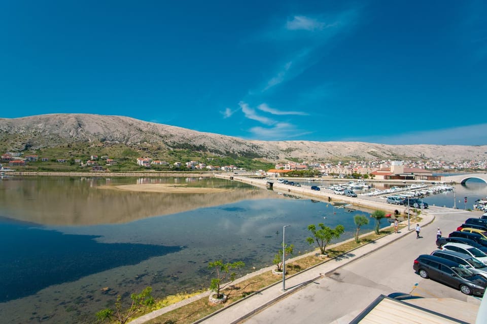 Nearby landmark, Day, Neighbourhood, City view, Sea view, Location, Parking