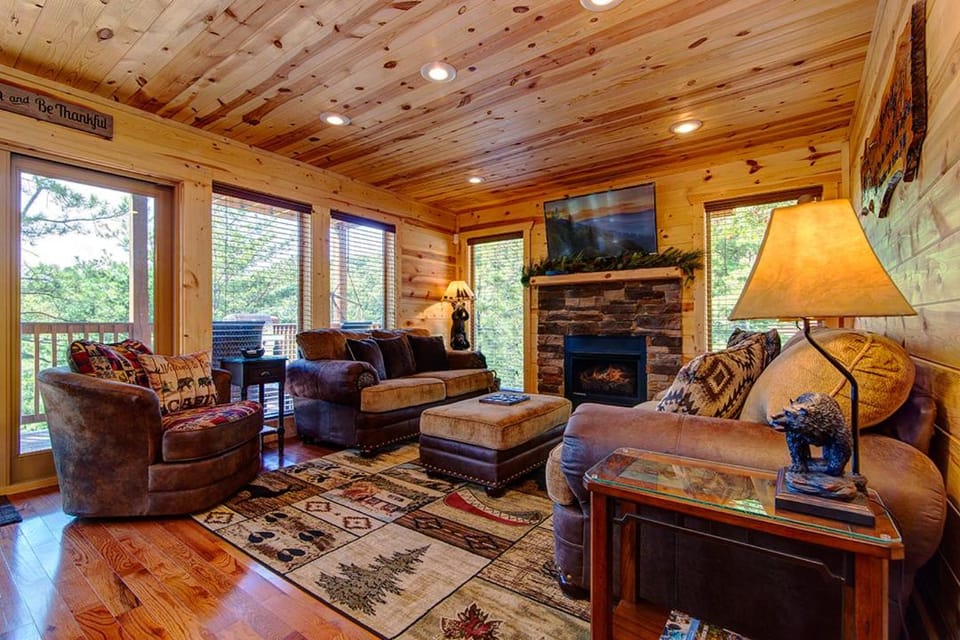 Frosty Bear, free tickets, no catch! Chalet in Pigeon Forge